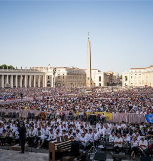Plaza de San Pedro, Jubileo de los movimientos, asociaciones y nuevas comunidades (©Giovanni Dinatolo/Fraternità CL)