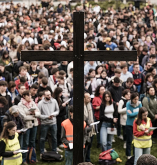 Via Crucis en el Triduo de Gioventù Studentesca en 2024 (©Giacomo Bellavista)