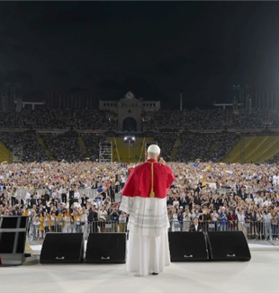 El papa León XIV en la vigilia con los jóvenes de Barcelona el martes 9 de junio (©Ansa/Vatican Media)